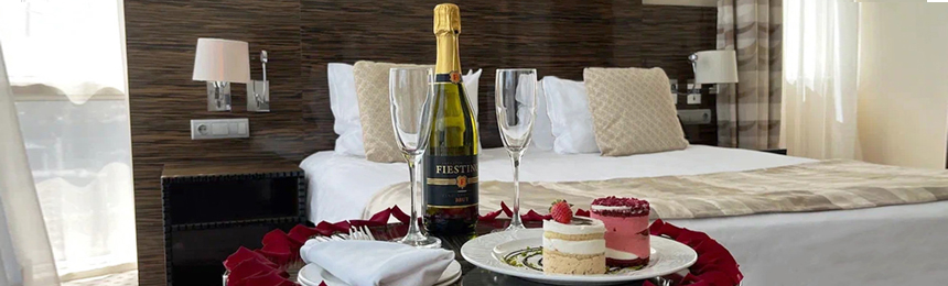 Romantic Package hor.jpg